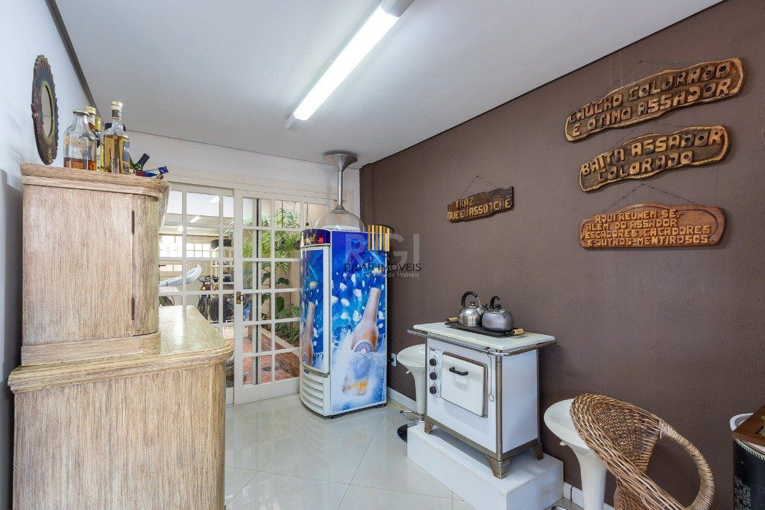 Casa Condominio para Venda - 300m², 4 dormitórios, sendo 2 suites, 2 vagas - Ipanema