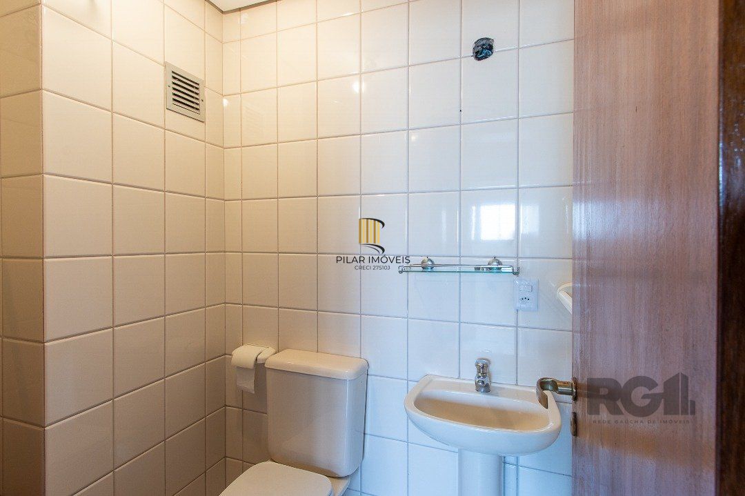 Apartamento 3 quartos, 1 suite, dependência, sacada com churrasqueira, 2 vagas - Bairro Menino Deus