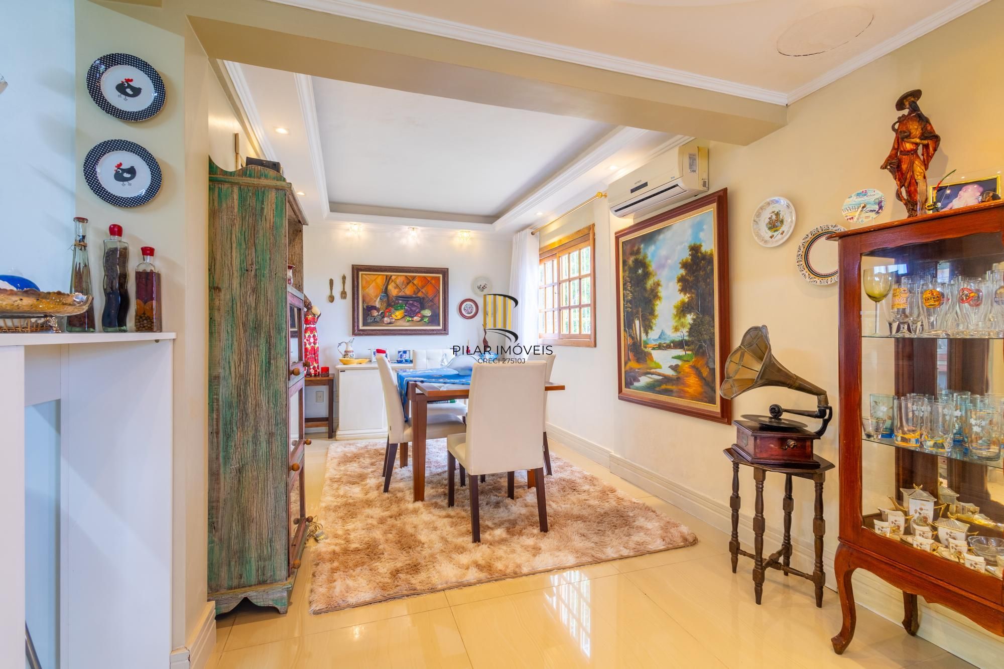 Casa em condomínio bairro Tristeza, com 185m² privativos.