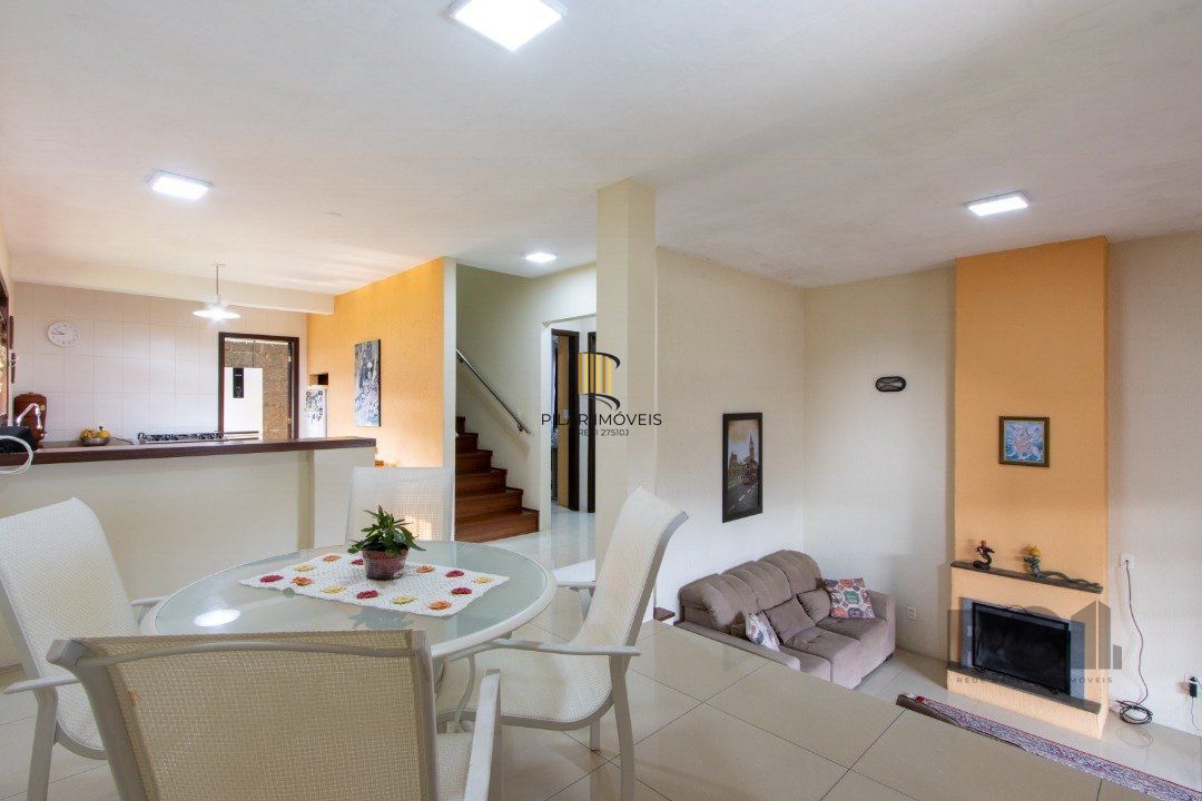 Casa para Venda - 220m², 3 dormitórios, sendo 2 suites, 5 vagas - Espirito Santo