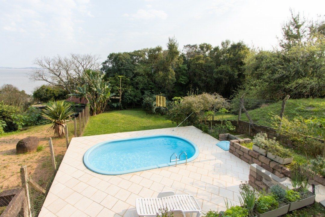 Casa para Venda - 220m², 3 dormitórios, sendo 2 suites, 5 vagas - Espirito Santo