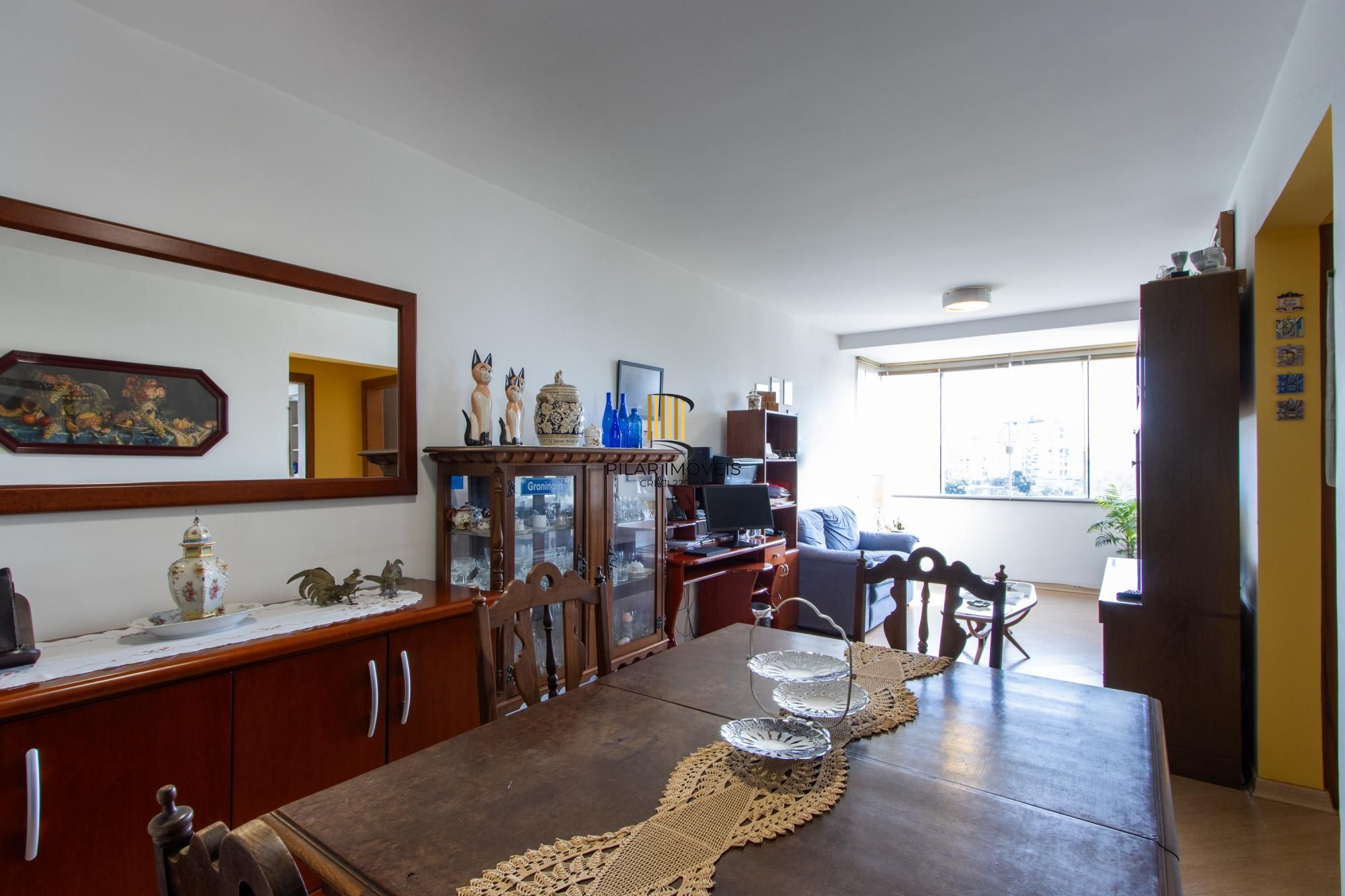 Apartamento de 2 dormitórios, na zona sul de Porto Alegre, semi-mobiliado, churrasqueira e box escriturado.