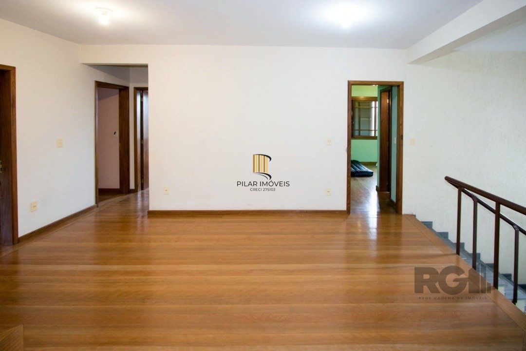 Sobrado com 6 suites, lareira, lavabo, pátio - Bairro Belém Velho