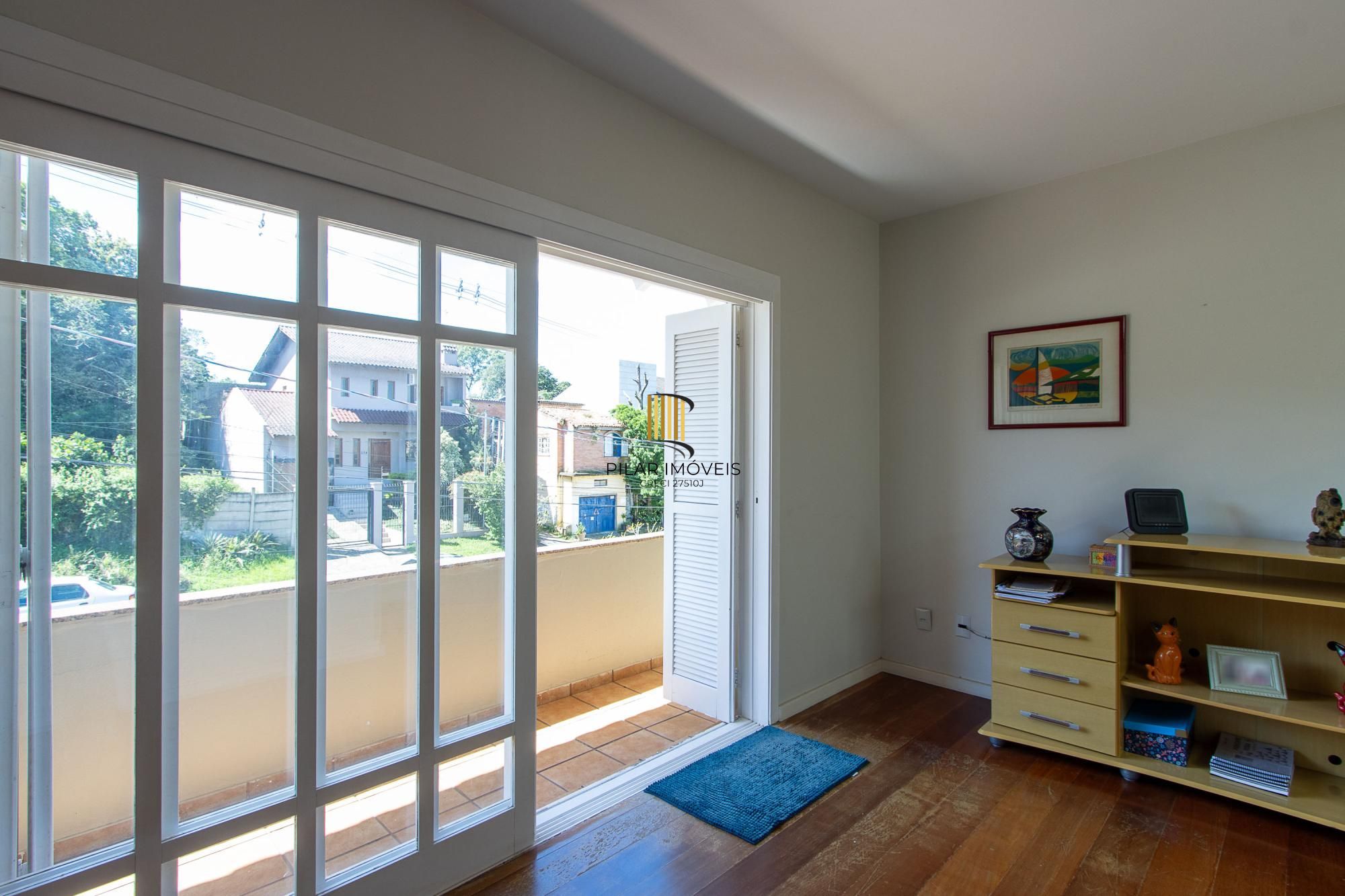 Casa 4 dormitórios no bairro Cristal