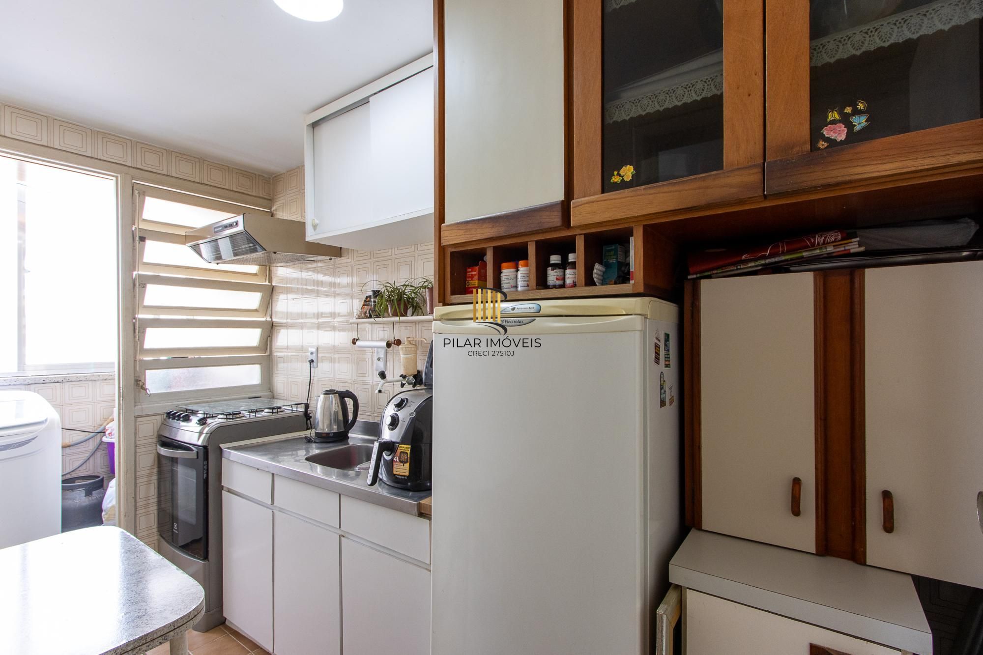 Apartamento com 1 quarto com vaga coberta e escriturada no bairro Cristal.