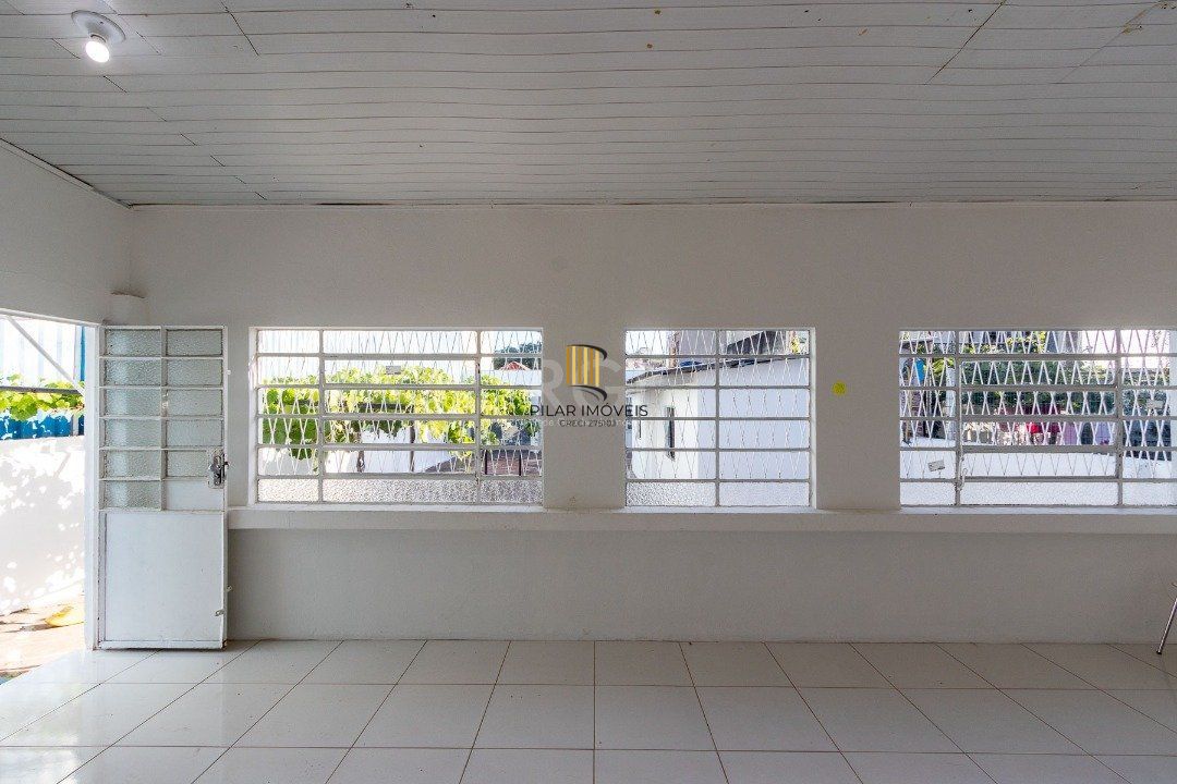 Casa para Venda - 180.2m², 3 dormitórios, 3 vagas - Medianeira