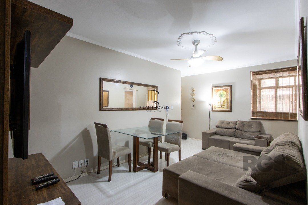 Apartamento com 70m² de área privativa, possui 3 dormitórios, sala para 2 ambientes, banheiro social, cozinha com móveis planejados e área de serviço.
