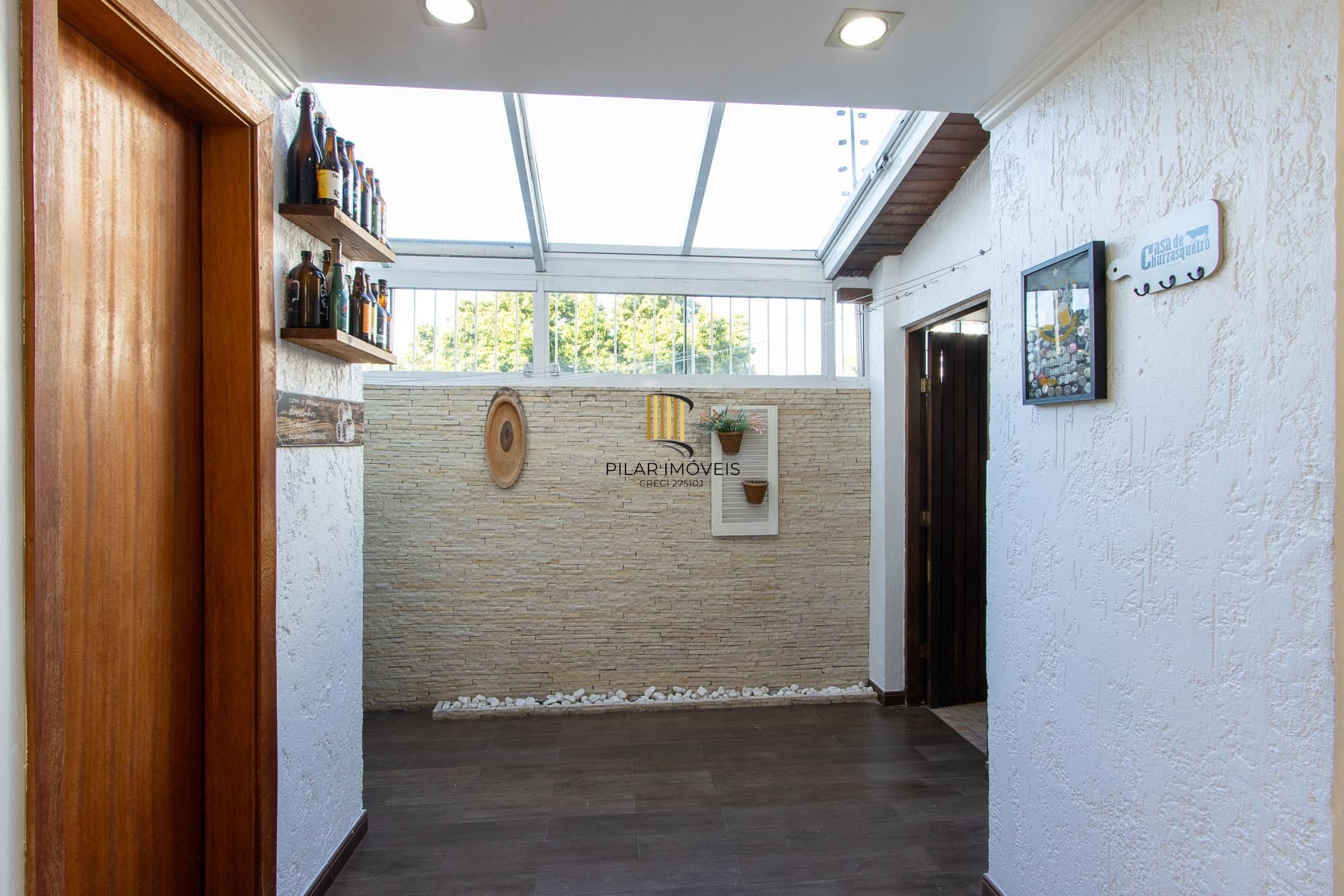 Casa em condomínio, com 3 dormitórios,