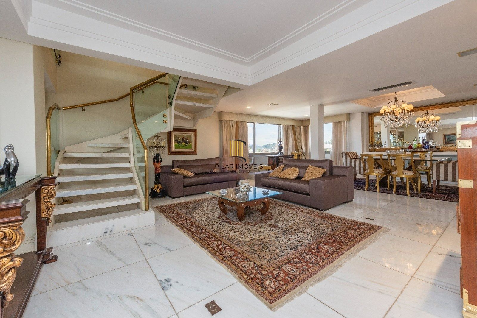 Clássica Cobertura, 600m2 privativos, 4 Dormitórios Sendo 3 Suítes!