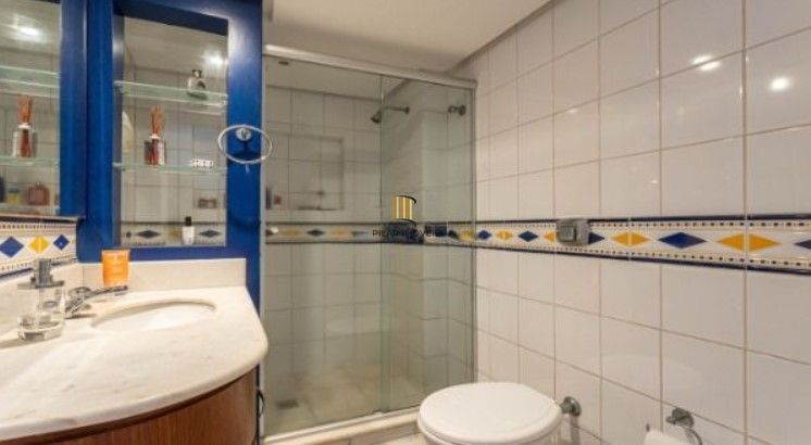 Apartamento amplo e bem localizado no Menino Deus!!