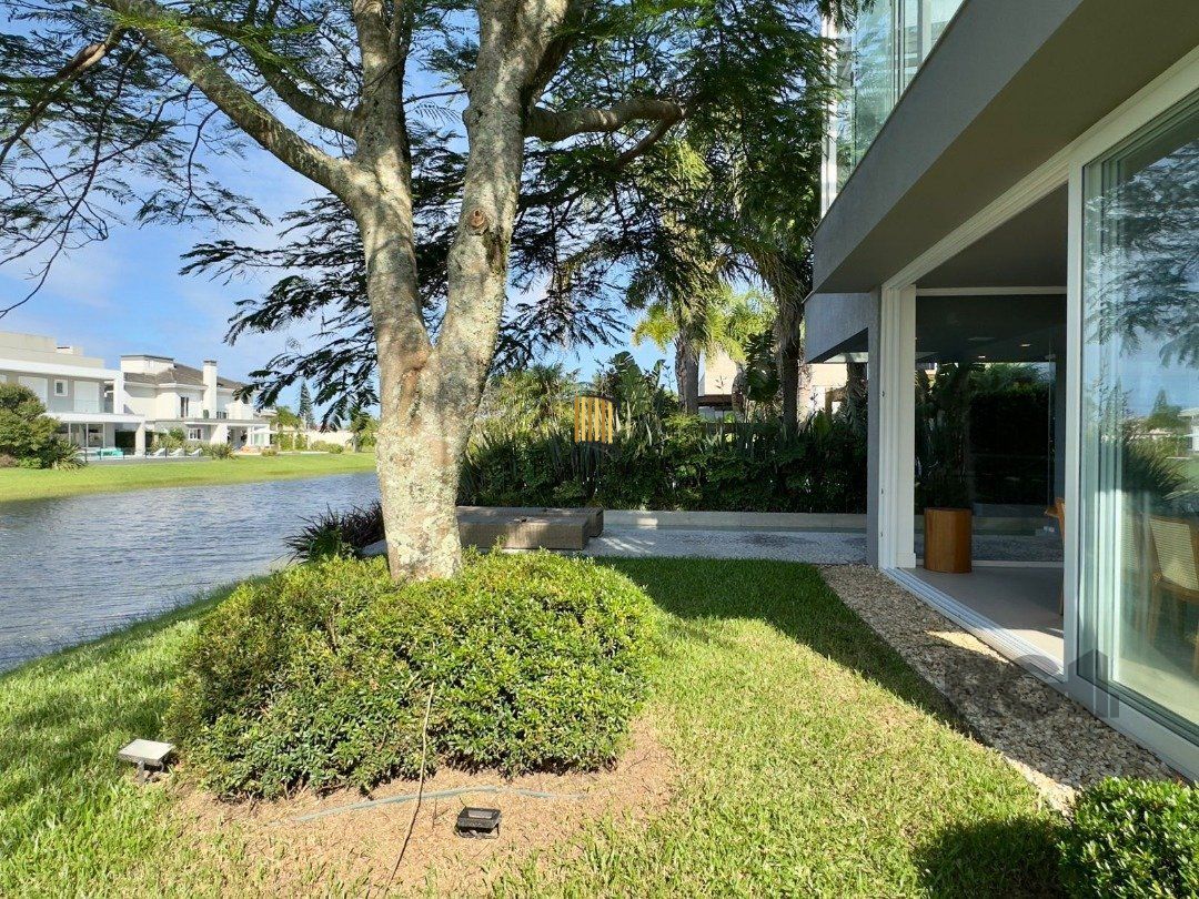 Casa de Condomínio 4 dormitórios no bairro Atlântida Sul