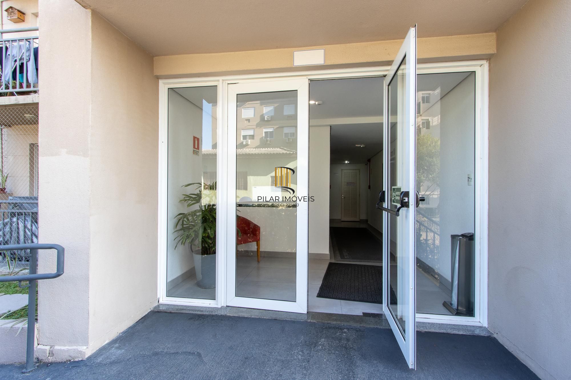 Excelente apartamento de 2 dormitórios na Tristeza- Zona Sul