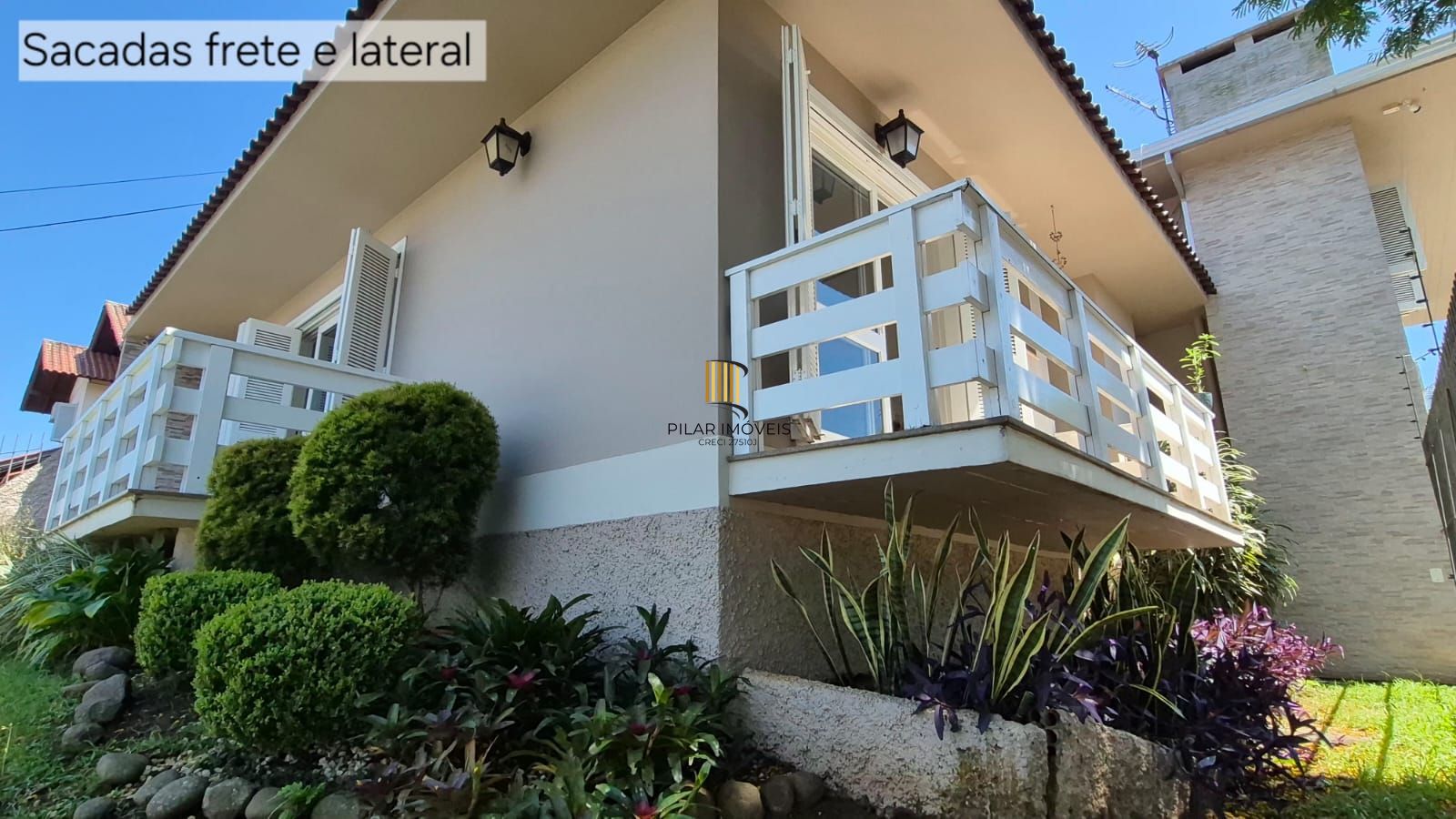 Excelente casa de 4 dormitórios, 1 suíte e 2 vagas em Novo Hamburgo.