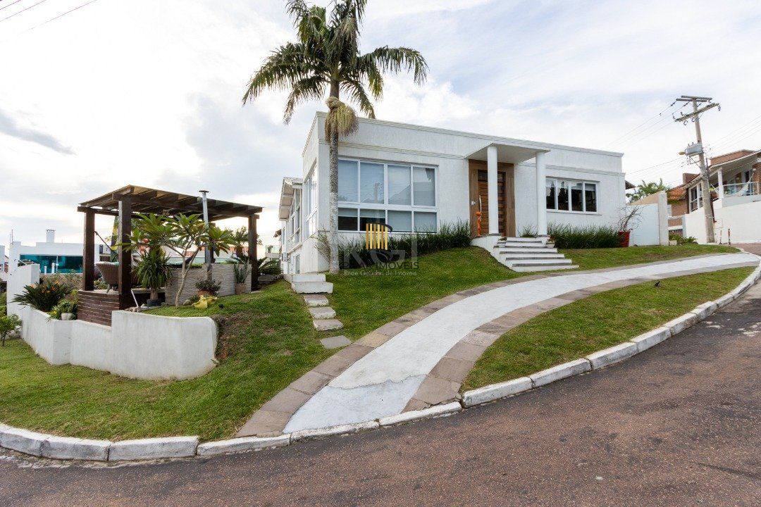 Casa de Condomínio 6 dormitórios no bairro Nonoai