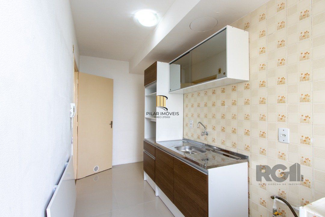 Apartamento de 2 Dormitórios com Vaga Coberta no Conjunto Residencial Santos Dumont