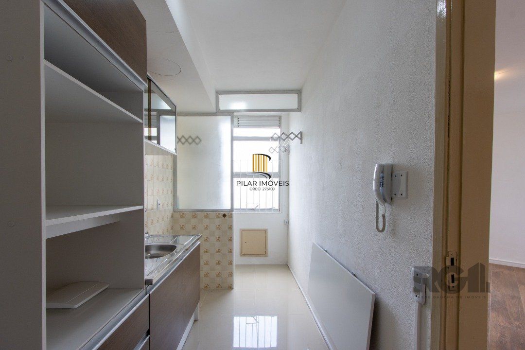 Apartamento de 2 Dormitórios com Vaga Coberta no Conjunto Residencial Santos Dumont