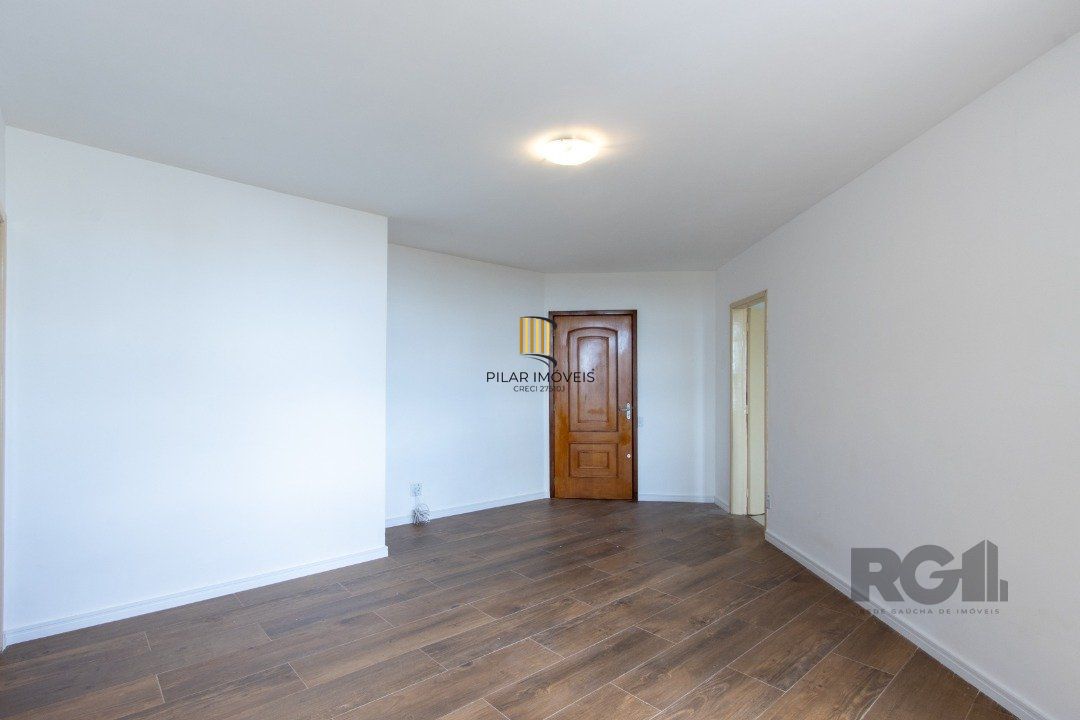 Apartamento de 2 Dormitórios com Vaga Coberta no Conjunto Residencial Santos Dumont
