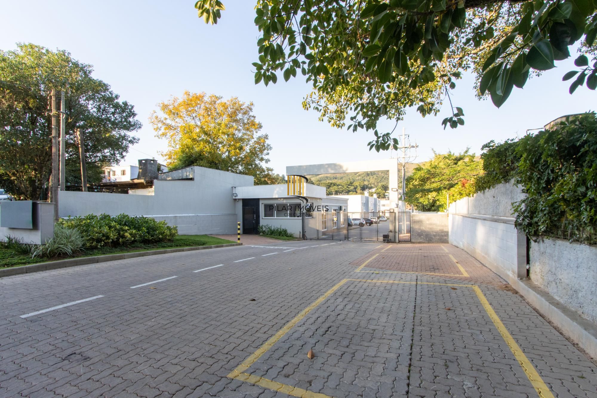 CASA EM CONDOMINIO FECHADO PARA VENDER  NO BAIRRO CAMPO NOVO - 02 QUARTOS - 01 VAGA