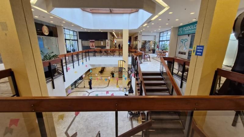 Loja térrea na Galeria Dr. Florêncio Ygartua - Bairro Moinhos de Vento