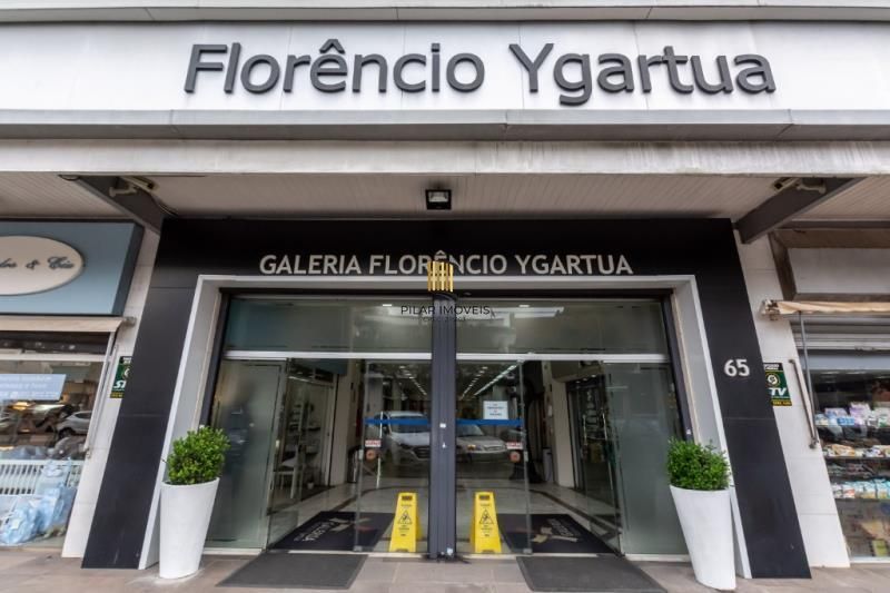 Loja térrea na Galeria Dr. Florêncio Ygartua - Bairro Moinhos de Vento - Pilar Imóveis