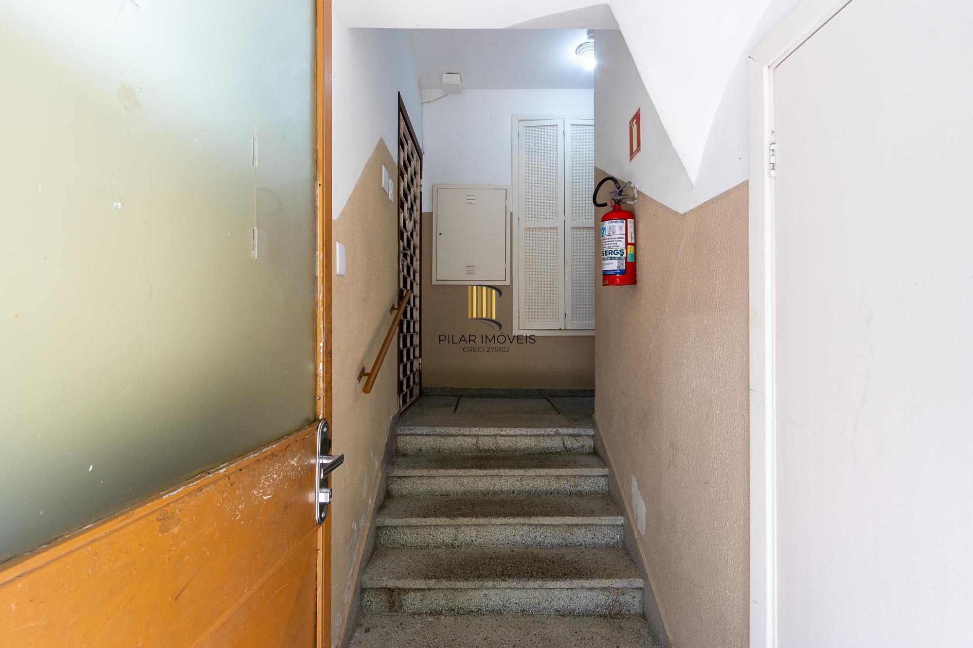 APARTAMENTO  2 QUARTOS, 1 VAGA ROTATIVA - BAIRRO CAMAQUÃ