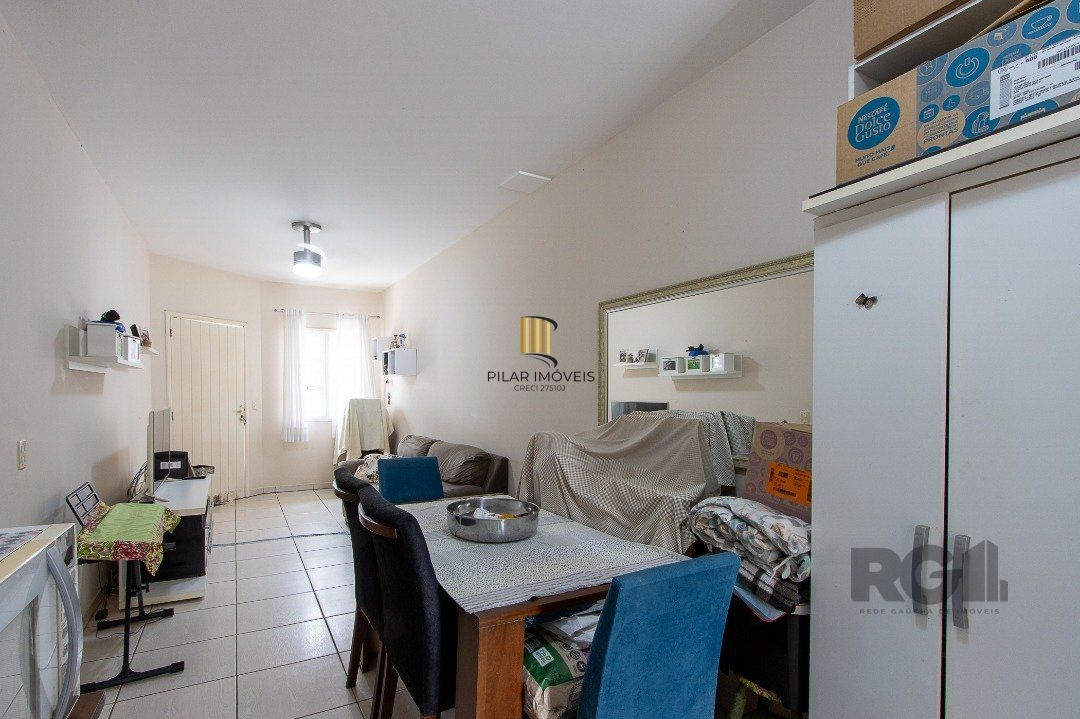Casa 2 dormitórios no bairro Hípica