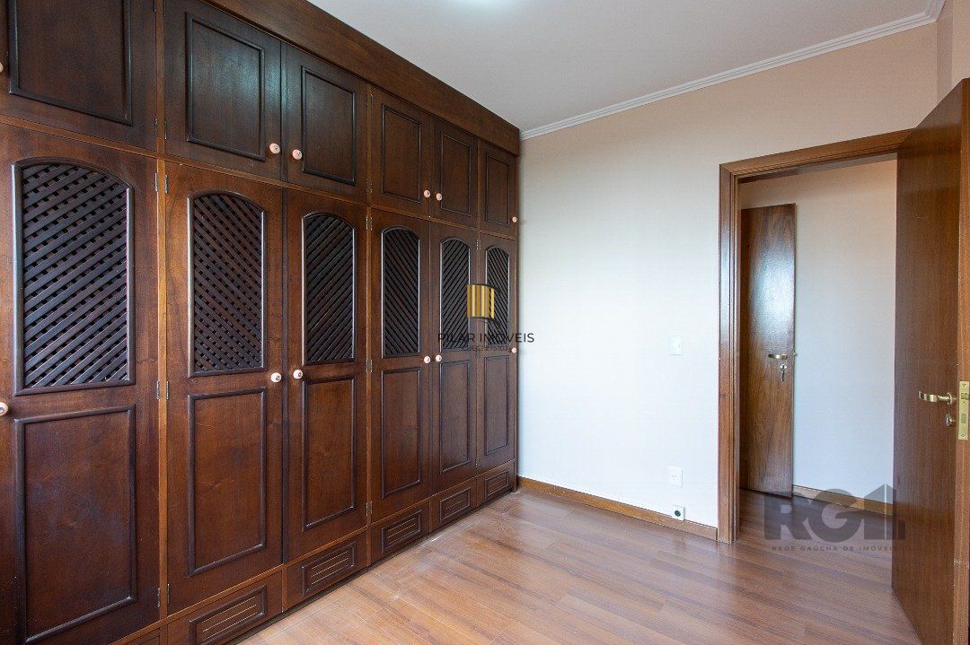 Apartamento 3 quartos, 1 suite, dependência, sacada com churrasqueira, 2 vagas - Bairro Menino Deus