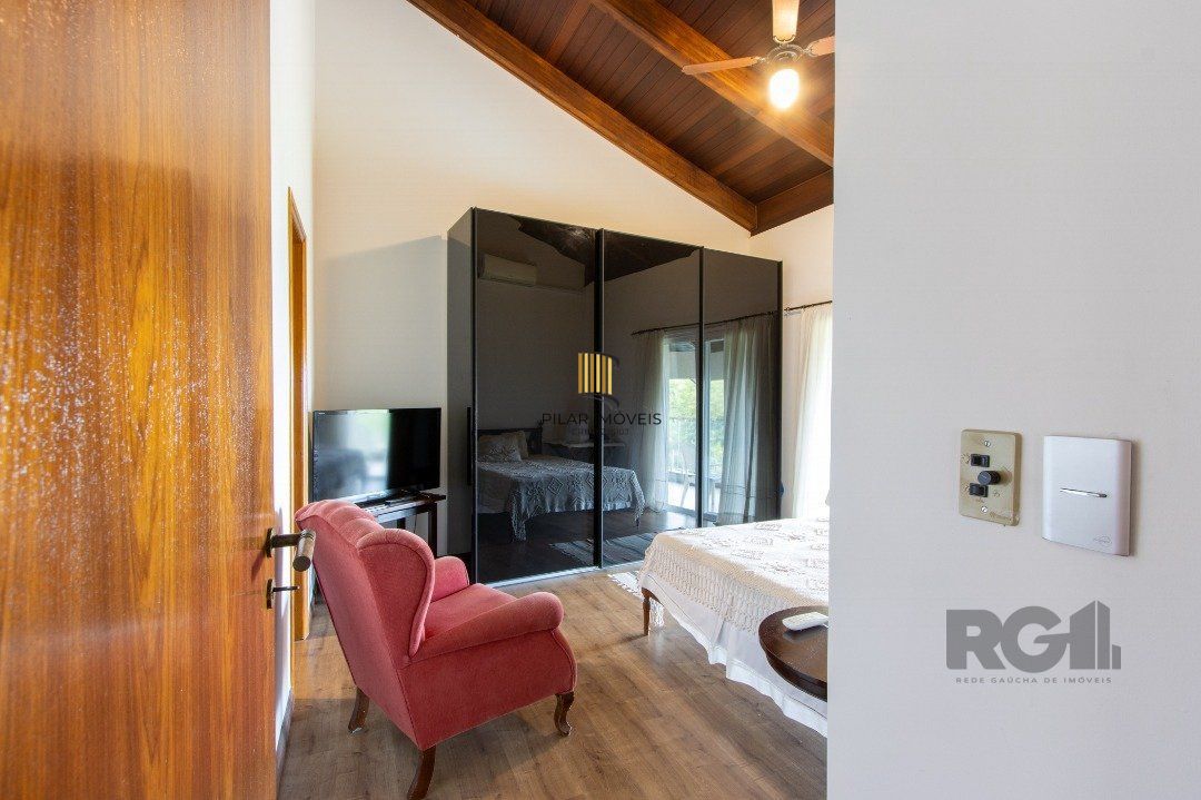 Sobrado com vista para Rio, 3 quartos, 2 suites, pátio, piscina, vaga para 4 carros - Bairro Vila Assunção