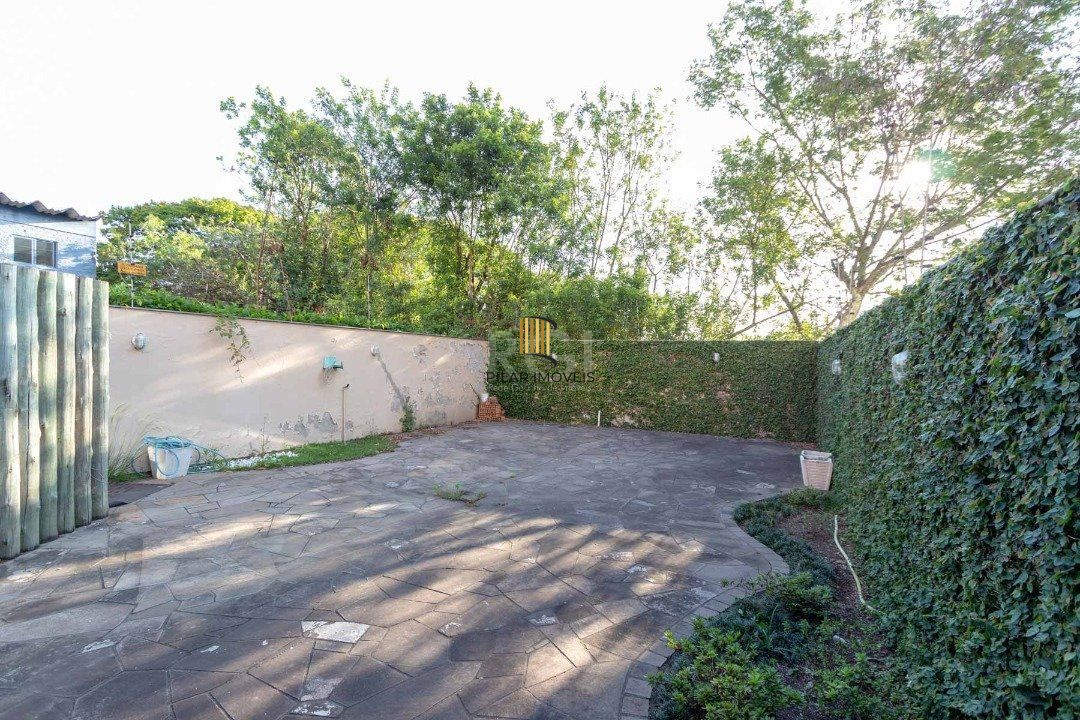 Casa para Venda - 233.34m², 3 dormitórios, sendo 1 suites, 4 vagas - Tristeza