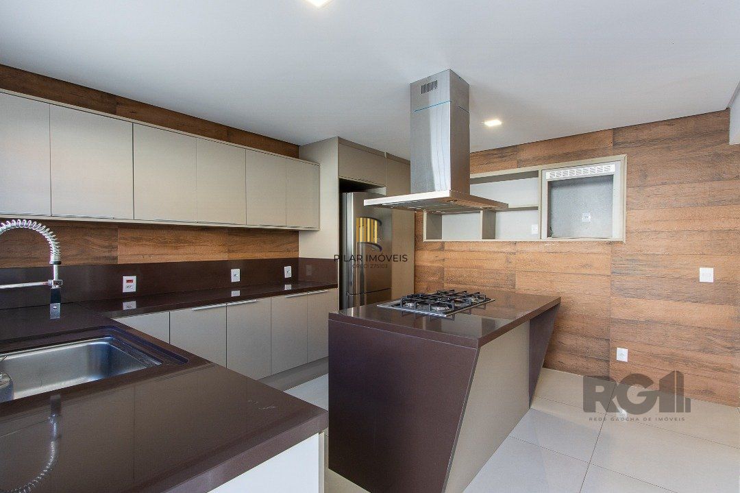 Casa 4 dormitórios no bairro Nonoai