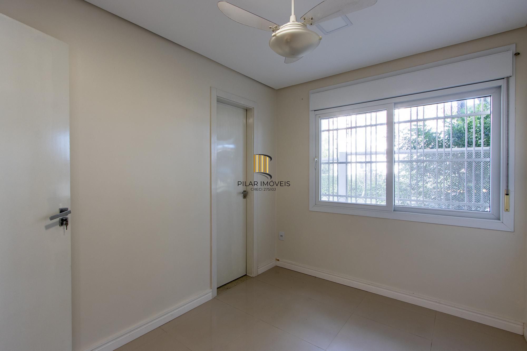 Casa de esquina à venda na Av. Copacabana | 3 dormitórios | 3 vagas |