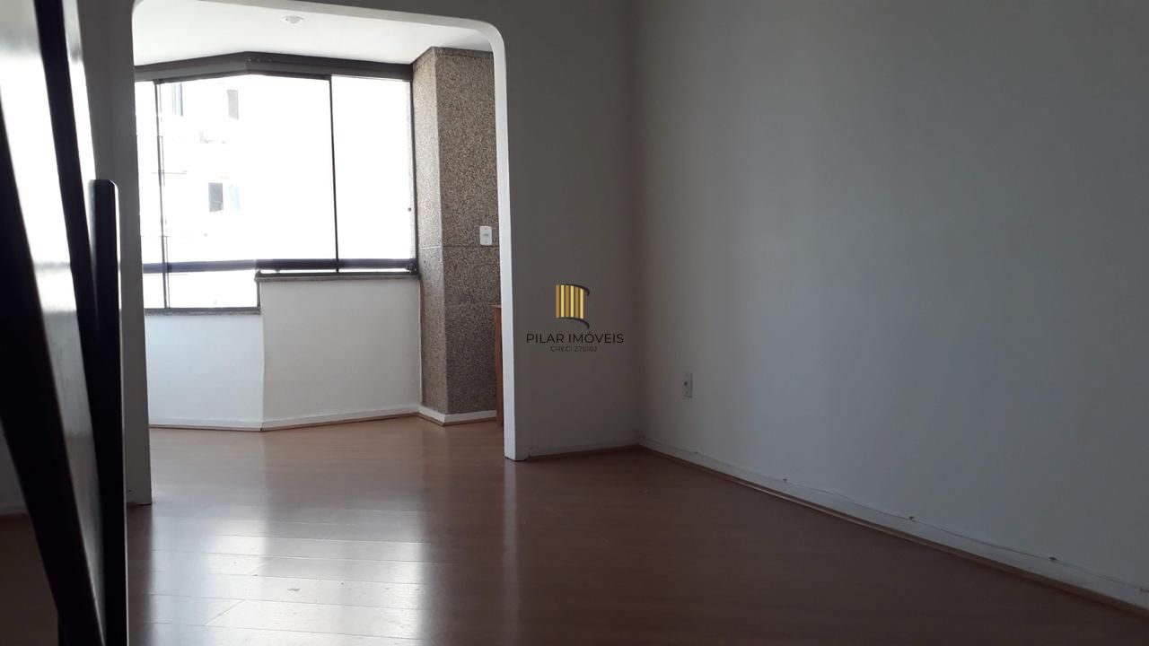 Cobertura com 137m², no Bairro Cristal, de 2 dormitórios, sento uma suíte, ampla sacada, churrasqueira, vista panorâmica, vaga coberta.