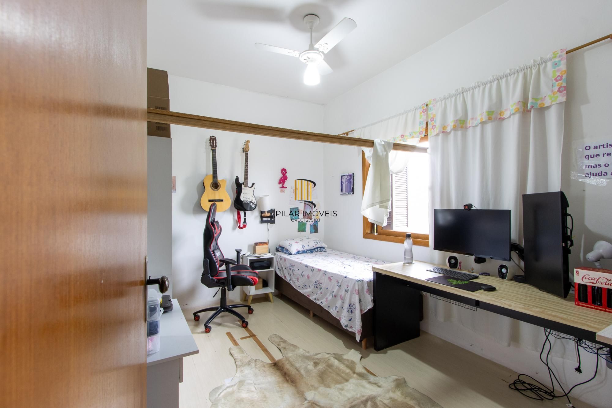 Sobrado no Lagos de Nova Ipanema com 149,54m², possui 03 dormitórios, sendo 1 suíte, garagem para 3 carros