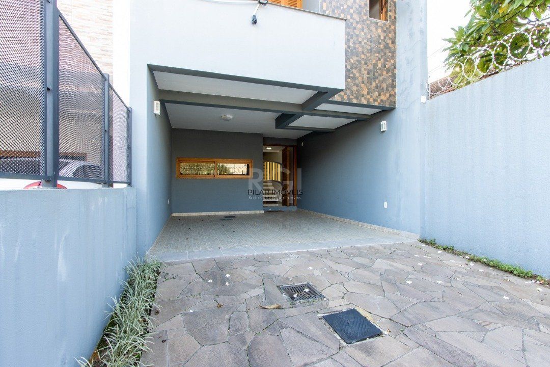 Casa para Venda - 204m², 3 dormitórios, sendo 3 suites, 2 vagas - Espirito Santo