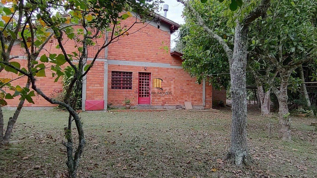 Sito à venda no Lami, com casa com quartos, 1 banheiro e piscina