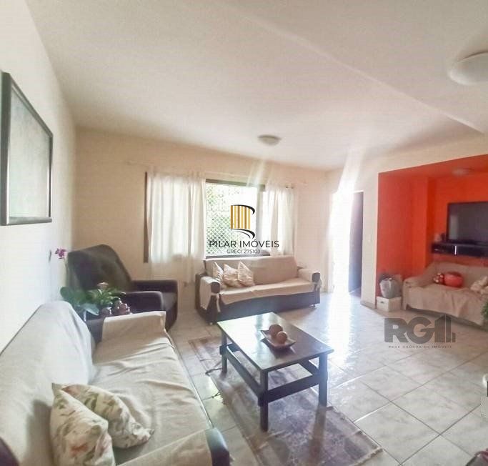 Sobrado 5 dormitórios, 4 suites, pátio, piscina, 1 vaga - Bairro Menino Deus