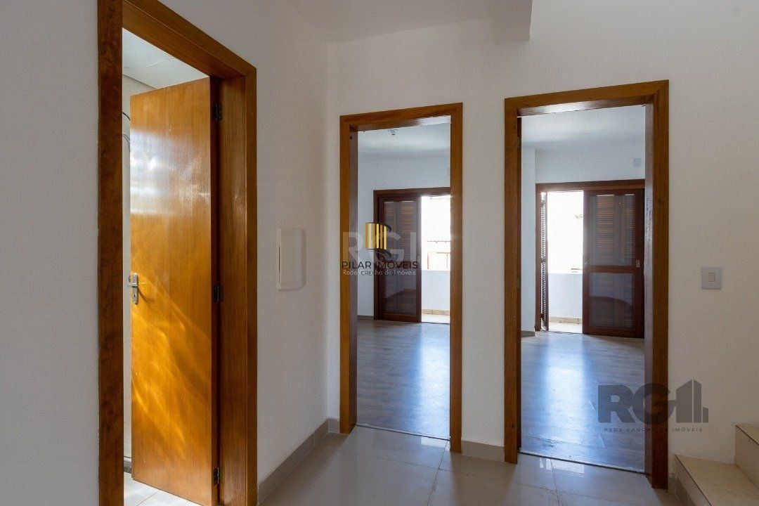 Casa 3 dormitórios no bairro Guarujá