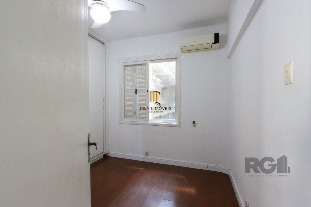 Apartamento semi-mobiliado, possui 3 dormitórios, sendo 1 suíte