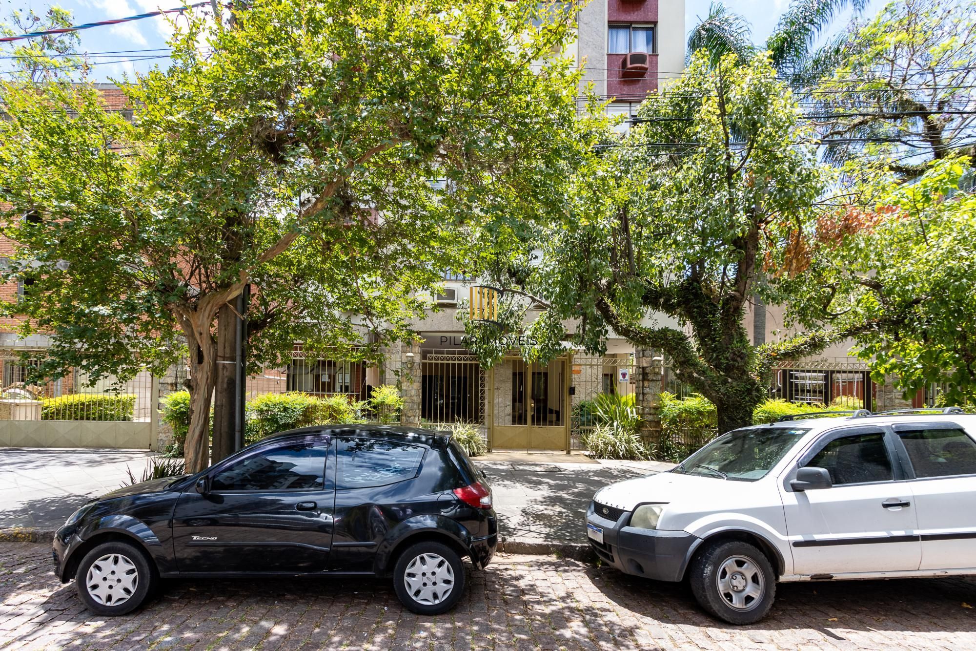 Apartamento 3 quartos, 1 suite, dependência, sacada com churrasqueira, 2 vagas - Bairro Menino Deus