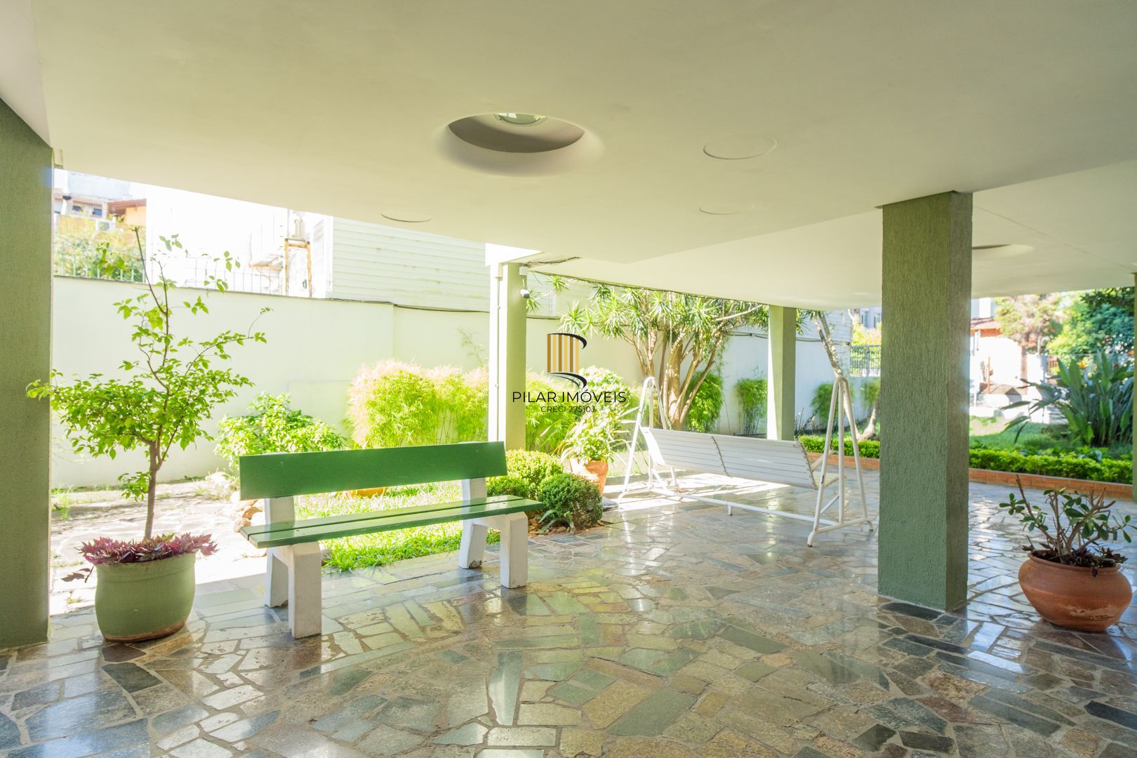 Apartamento com 70,37m², 2 dormitórios, de casal com sacada