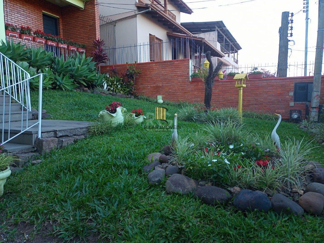 Casa para Venda - 220m², 3 dormitórios, sendo 1 suites, 1 vaga - Camaquã