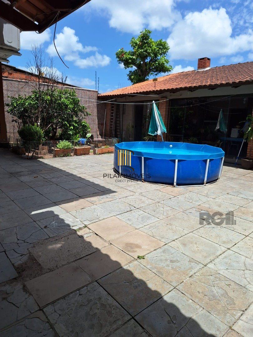 Casa 3 dormitórios no bairro Jardim Algarve