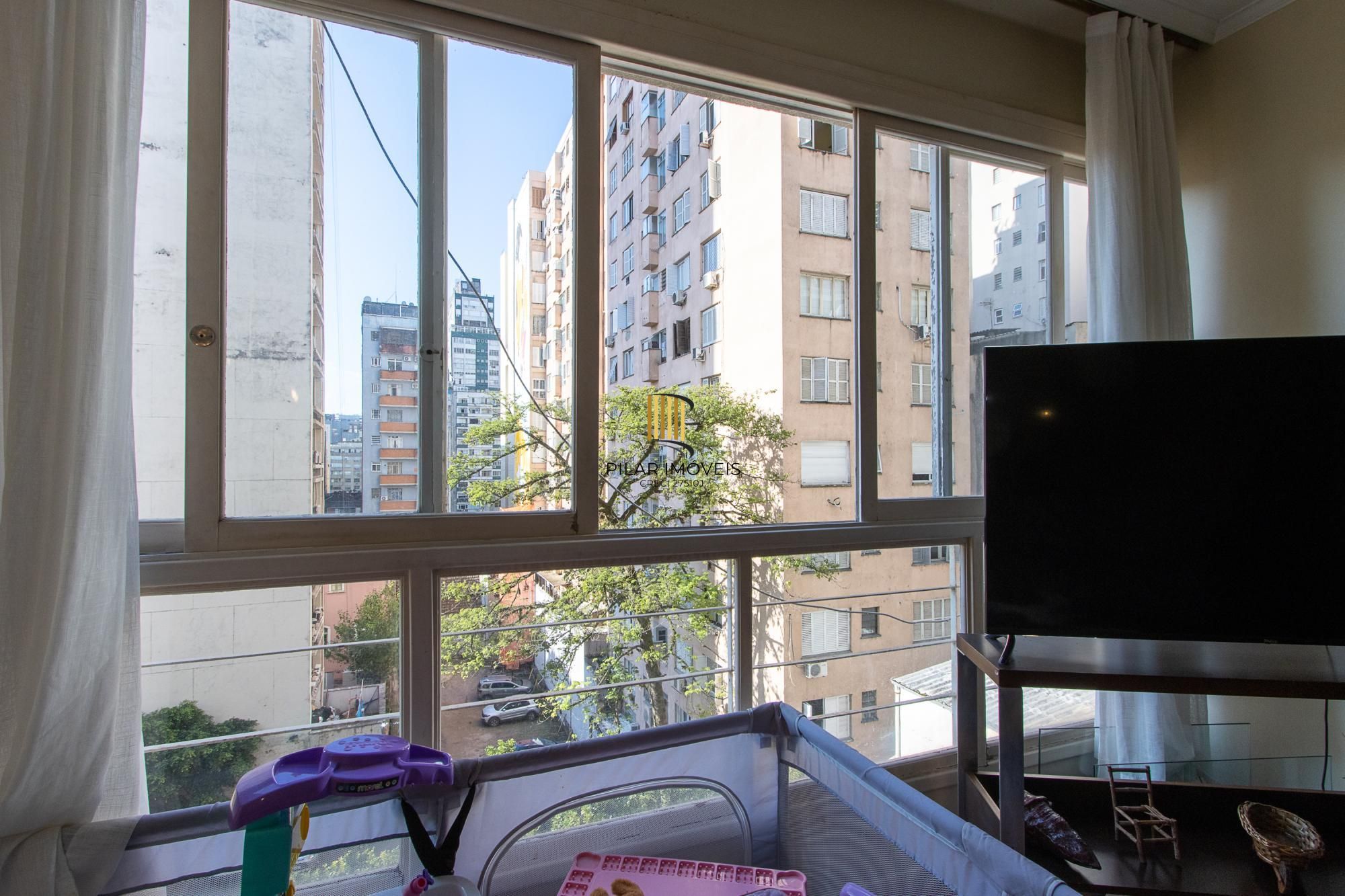 Apartamento 3 Dormitórios Ensolarado no Centro de Porto Alegre