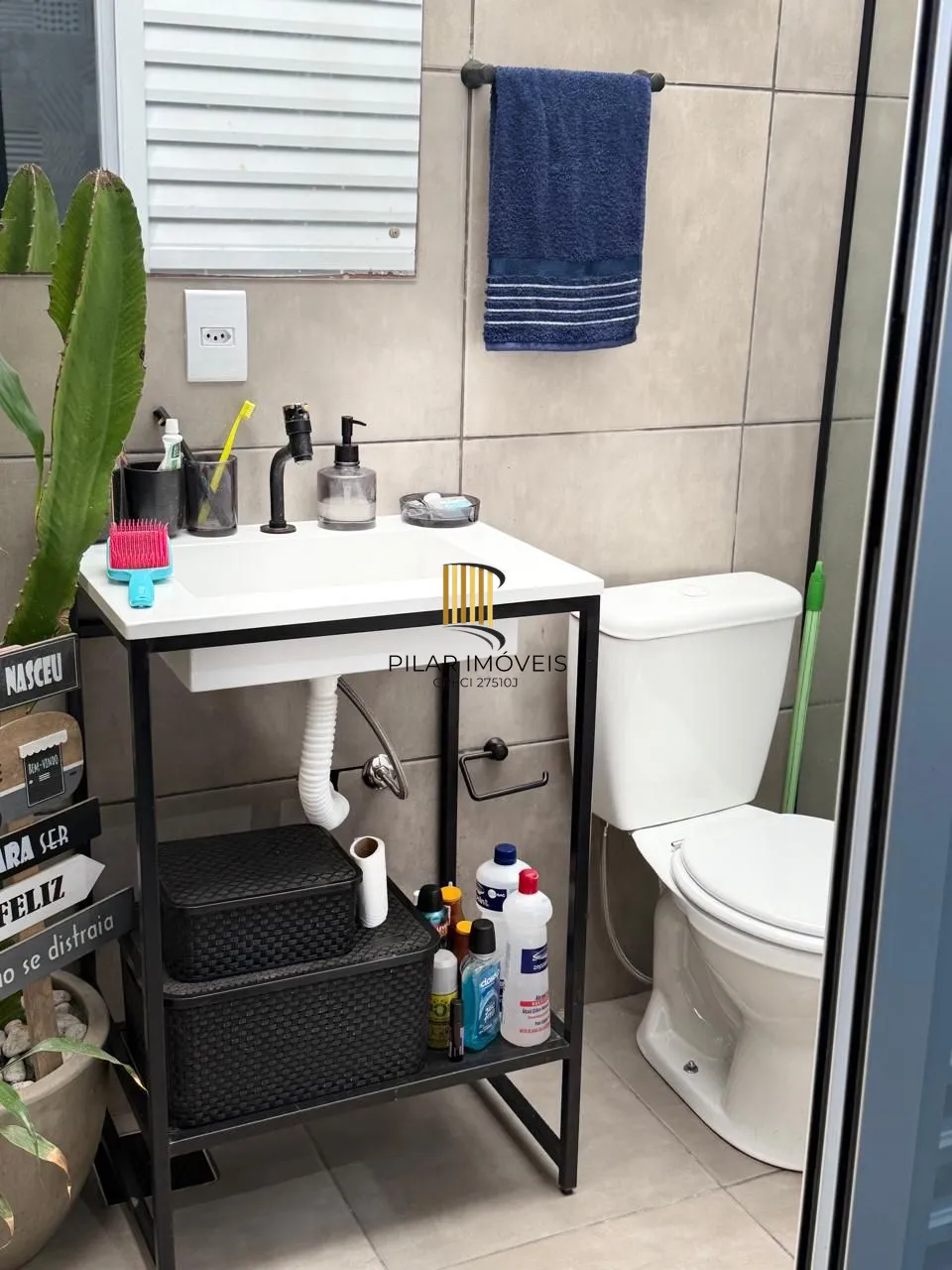 Apartamento com 30 m², bem distribuídos em 1 dormitório tipo suíte, sala de estar, cozinha e área de serviço.