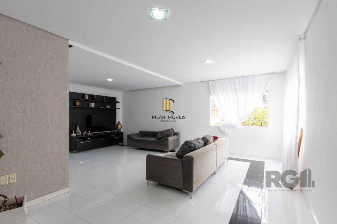 Casa, 5 dormitórios, sendo 1 suíte, 312m² privativos, 8 vagas - Bairro Vila Nova