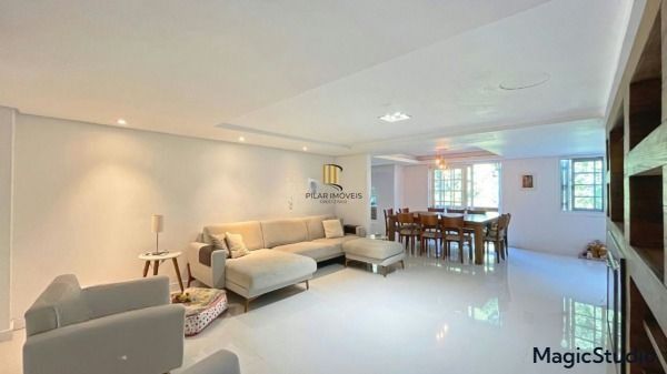 Casa em Condomínio na Pedra Redonda | 4 Dormitórios | 297m² | 4 Vagas | Solar Biarritz