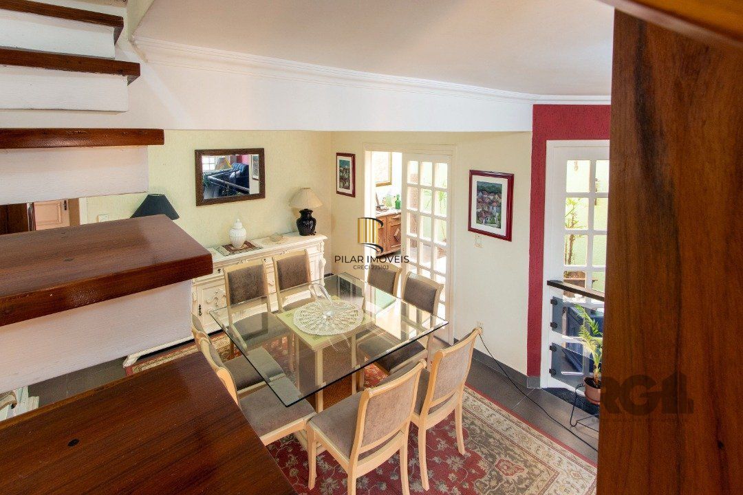 Casa para Venda - 254m², 4 dormitórios, sendo 3 suites, 5 vagas - Espirito Santo