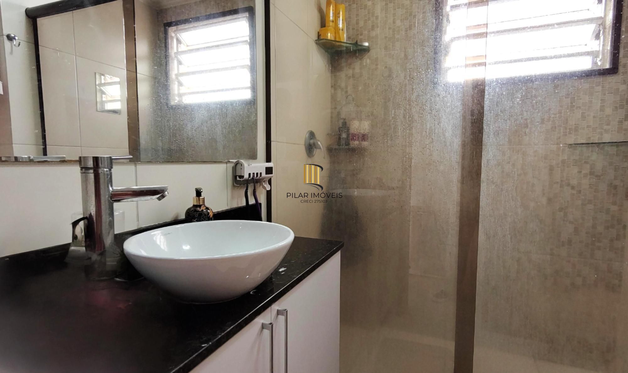 Apartamento de 2 dormitórios, 1 banheiro no bairro Trsiteza.