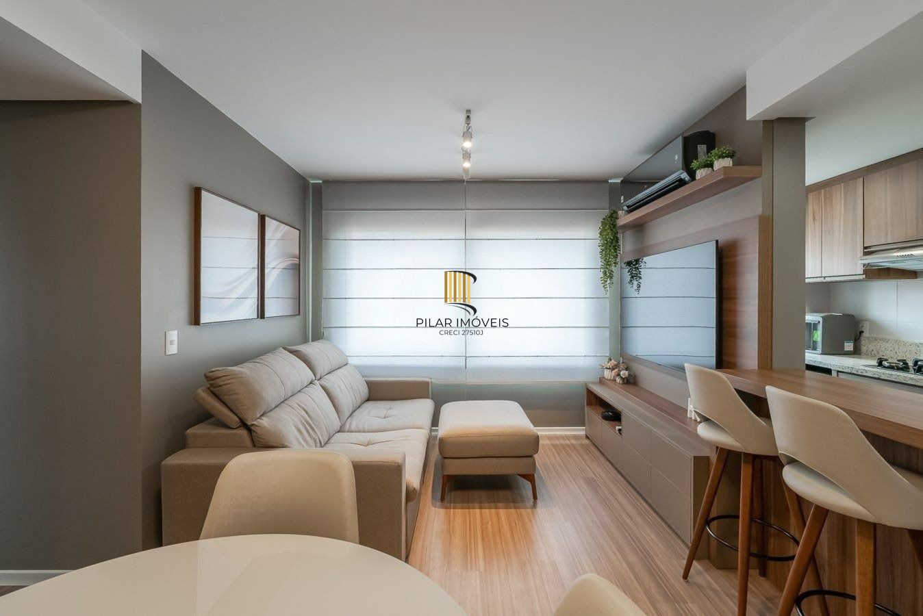 Impecável! 2 Dormitórios, Suíte, Mobiliado e Pronto para Morar