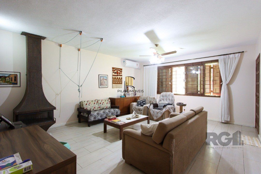 Casa térrea com  hall de entrada ,4 dormitórios